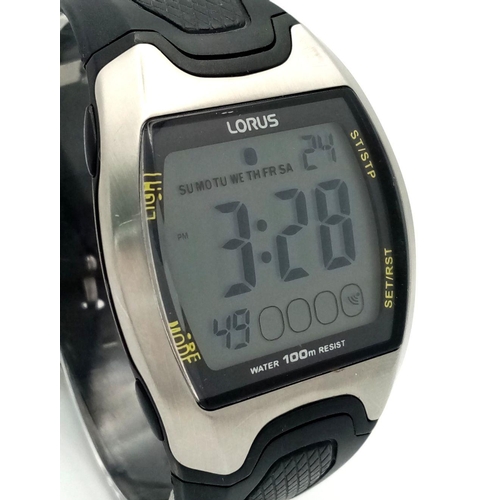 472 - A Lorus R23 Series Digital Watch. Black rubber strap. Case - 40mm. Quartz movement. In working order... 