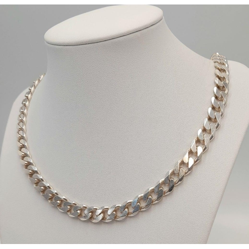 551 - A STERLING SILVER HEAVY CURB CHAIN.  50CM. 74G. SC5082.