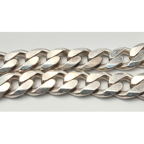 551 - A STERLING SILVER HEAVY CURB CHAIN.  50CM. 74G. SC5082.