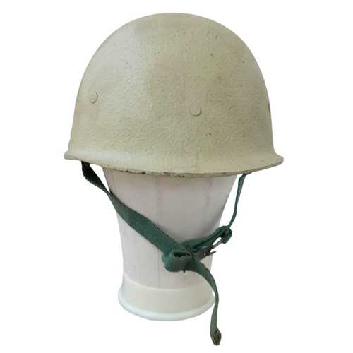 643 - 2nd Gulf War Iraqi M80/03 Helmet. This is the rarer short brim variant. A genuine un-messed with, Ve... 