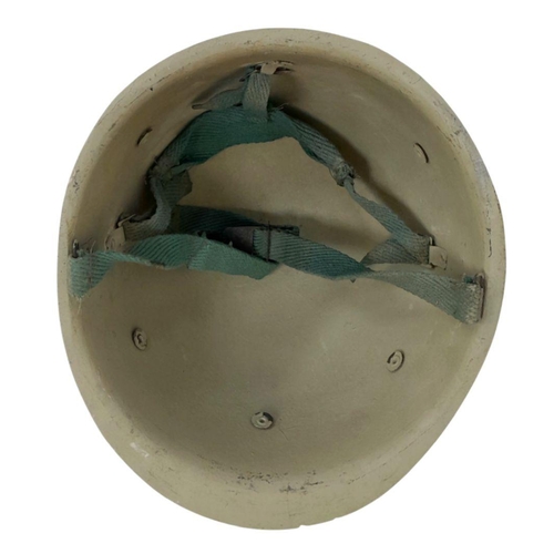 643 - 2nd Gulf War Iraqi M80/03 Helmet. This is the rarer short brim variant. A genuine un-messed with, Ve... 