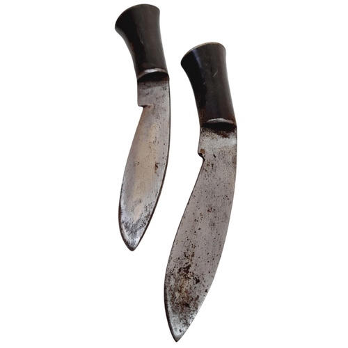 678 - A WW2 Gurkha Kukri Knife. Complete with the smaller Karda skinning & Chakmak sharpening knives. Nice... 