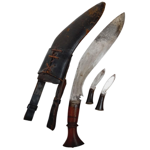 678 - A WW2 Gurkha Kukri Knife. Complete with the smaller Karda skinning & Chakmak sharpening knives. Nice... 