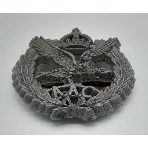 681 - A WW2 Army Air Corps Economy Issue (Cellulose Acetate) Cap Badge.