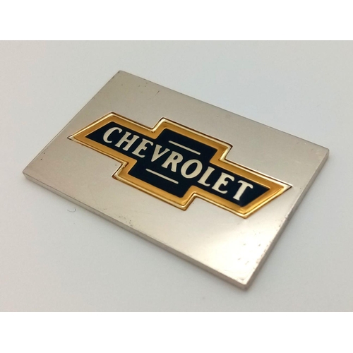 761 - A STERLING SILVER CAR ENTHUSIASTS PLAQUE FOR A CHEVROLET - FROM THE UNITED STATES. 23G. 4.5CM. 8135