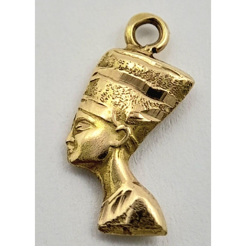 839 - AN 18K YELLOW GOLD NEFERTITI HEAD CHARM/PENDANT - 0.5G. SC5062