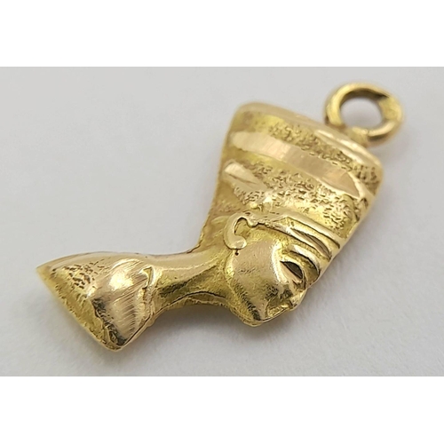 839 - AN 18K YELLOW GOLD NEFERTITI HEAD CHARM/PENDANT - 0.5G. SC5062