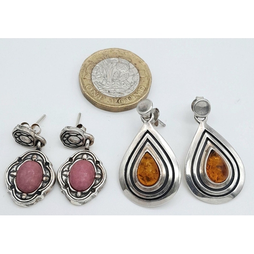 867 - TWO PAIRS OF STERLING SILVER STONE SET DROP EARRINGS - AMBER ON ONE, PINK STONE ON OTHER. 14G.
SC508... 