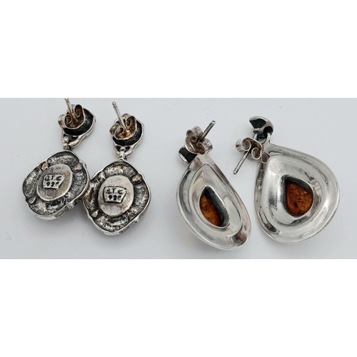 867 - TWO PAIRS OF STERLING SILVER STONE SET DROP EARRINGS - AMBER ON ONE, PINK STONE ON OTHER. 14G.
SC508... 