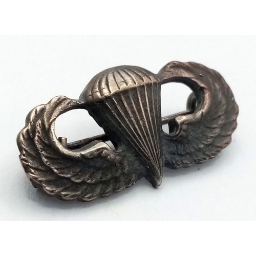 1011 - A WW2 US Paratroopers Wings Lapel Pin.