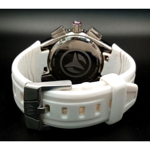 1136 - A Technomarine Quartz Chronograph Unisex Watch. White rubber strap. Stainless steel case - 38mm. Sil... 