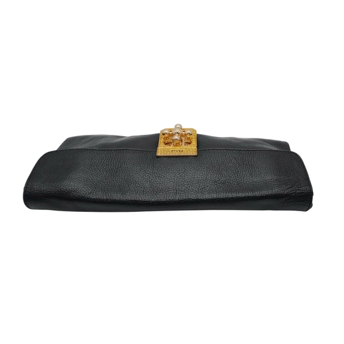 535 - A Chloe Black Leather Large Clutch Bag with Twist Clasp. Unfortunately the interior needs to be rest... 