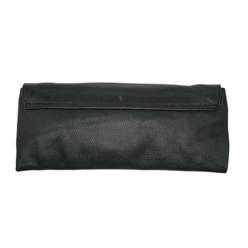 535 - A Chloe Black Leather Large Clutch Bag with Twist Clasp. Unfortunately the interior needs to be rest... 