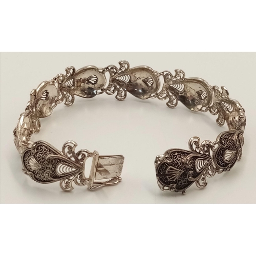 901 - A Vintage Shell Design Silver Filigree Bracelet 21cm Length. 19.68 Grams Weight