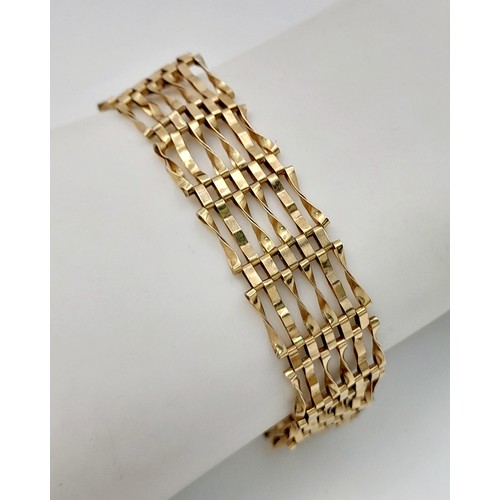 348 - A 9K yellow gold gate bracelet, 6.6g total weight, 18cm total length. Ref SH1719I