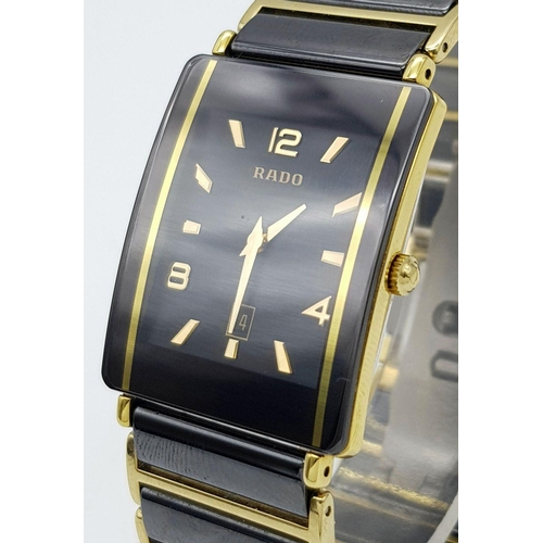 156 - A RADO DIASTAR WATCH, CERAMIC AND GOLD TONE BRACELET AND CASE, COMES IN ORIGINAL BOX AND PAPERS AND ... 