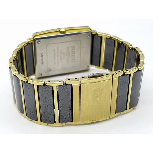 156 - A RADO DIASTAR WATCH, CERAMIC AND GOLD TONE BRACELET AND CASE, COMES IN ORIGINAL BOX AND PAPERS AND ... 