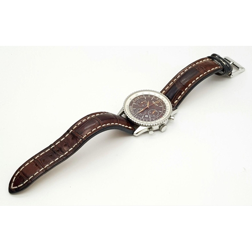 17 - A Breitling Montbrilliant Automatic Chronograph Gents Watch. Brown leather strap. Stainless steel ca... 