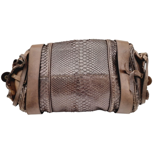 333 - A Fendi Leather Snakeskin Shoulder Bag. Brown leather exterior with snakeskin texture, brass-toned h... 