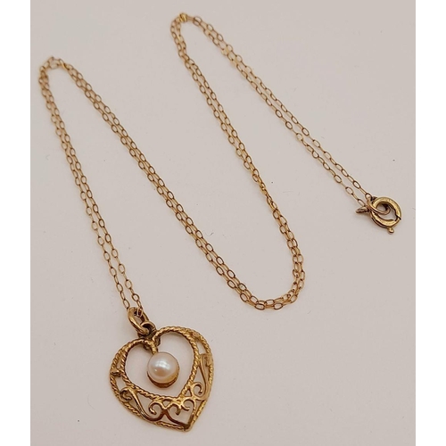 427 - Pretty 9 carat GOLD HEART PENDANT. Having filigree detail with SINGLE PEARL set to centre and mounte... 