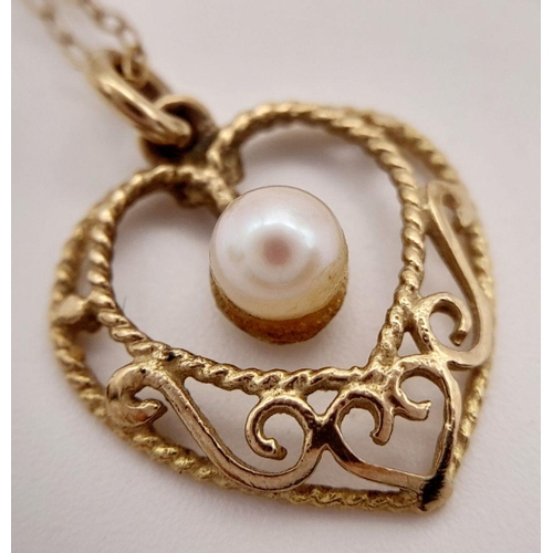 427 - Pretty 9 carat GOLD HEART PENDANT. Having filigree detail with SINGLE PEARL set to centre and mounte... 