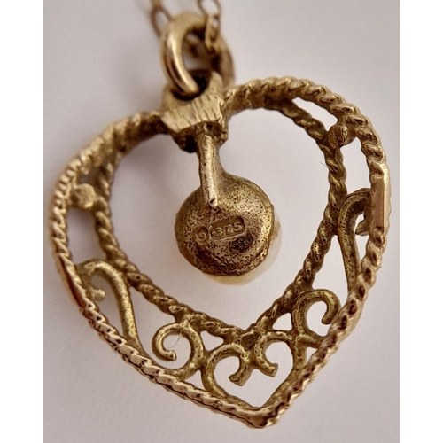 427 - Pretty 9 carat GOLD HEART PENDANT. Having filigree detail with SINGLE PEARL set to centre and mounte... 