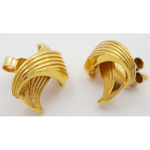 104 - Beautiful pair of 9 carat GOLD SCULPTED KNOT EARRINGS. Presented in jewellers earring box.  3.2 gram... 