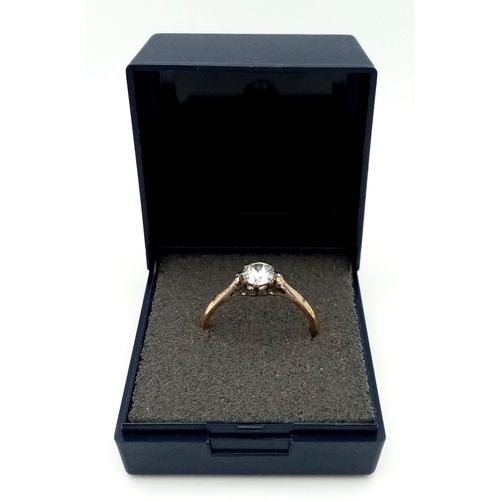 1114 - Impressive vintage 9 carat GOLD, ZIRCONIA SOLITAIRE RING. Having fancy shoulders with a sparkling 0.... 