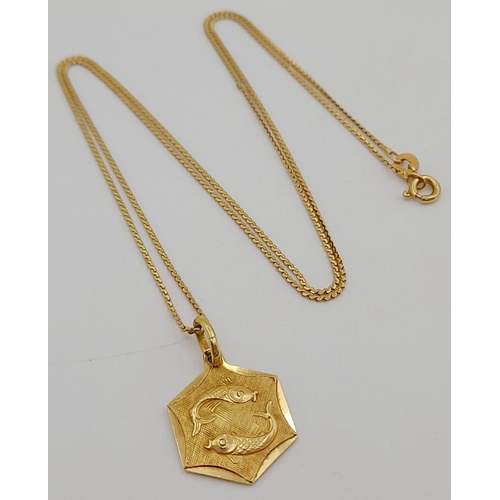 198 - AN 18K GOLD PISCES PENDANT ON A 52cms 18K GOLD FINE CHAIN .    6.6gms