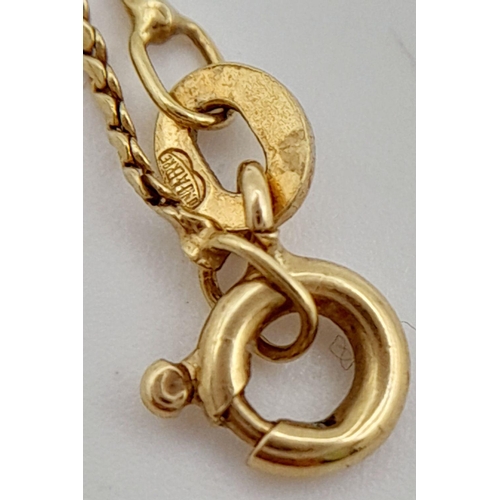 198 - AN 18K GOLD PISCES PENDANT ON A 52cms 18K GOLD FINE CHAIN .    6.6gms