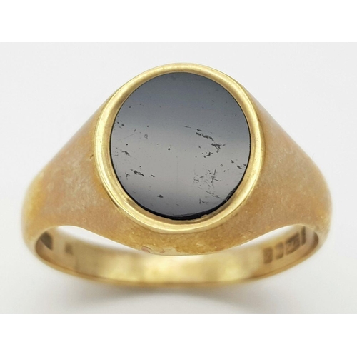 263 - A GENTS 9K GOLD SIGNET RING WITH BLACK ONYX CENTRE STONE.    6.8gms    size Z