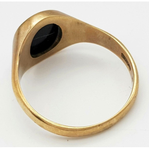 263 - A GENTS 9K GOLD SIGNET RING WITH BLACK ONYX CENTRE STONE.    6.8gms    size Z