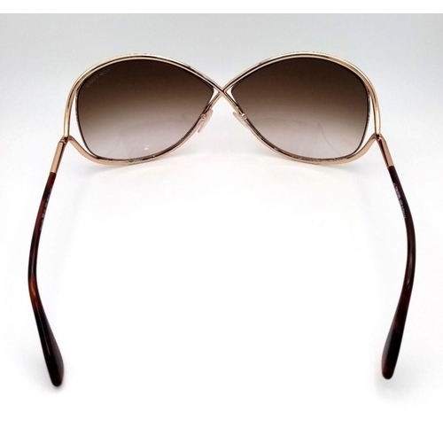 319 - A Pair of Fashionable Tom Ford Ladies Sunglasses. Comes with pouch and case. ref: 18762