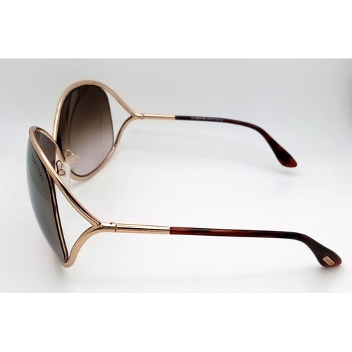 319 - A Pair of Fashionable Tom Ford Ladies Sunglasses. Comes with pouch and case. ref: 18762