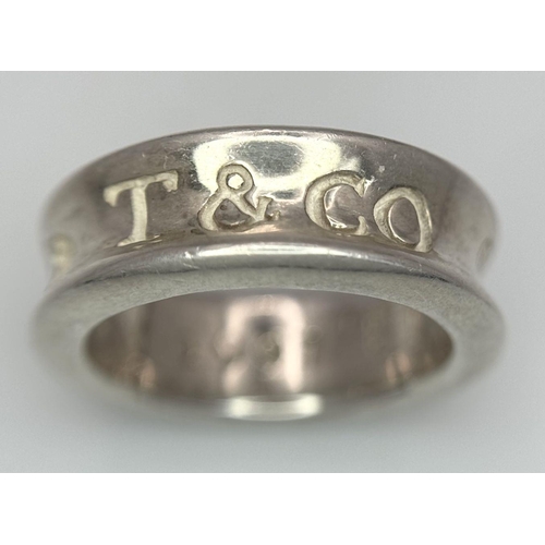 570 - A Tiffany Sterling Silver Ring. Size M. 9.6g. ref: STK019649