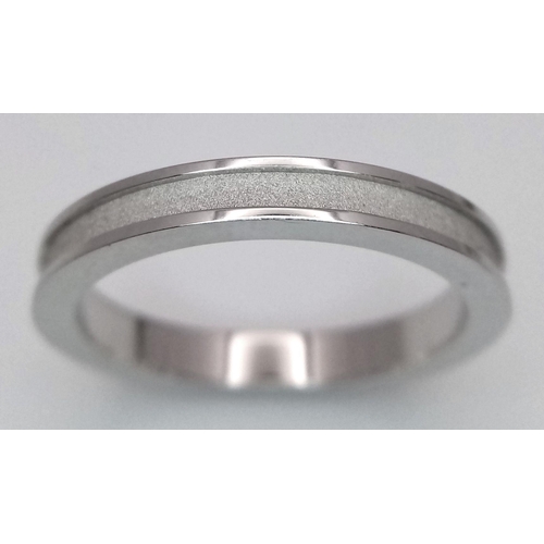 66 - A Stylish 18K White Gold Ring with Middle Sanded Effect. Different. Size T. 6.8g total weight. ref: ... 