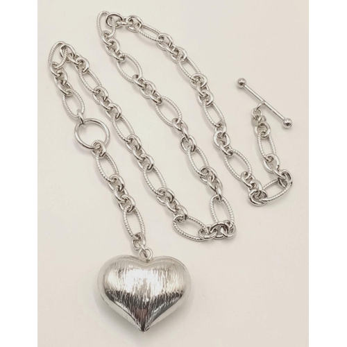 888 - A STERLING SILVER FANCY LINK NECKLACE WITH BARKED FINISH HEART PENDANT 21.3G. Ref: H 5003