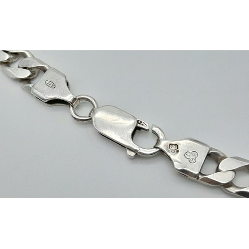 1044 - Classic SILVER CURB CHAIN BRACELET. Full UK Hallmark. 22 cm. Please see pictures.