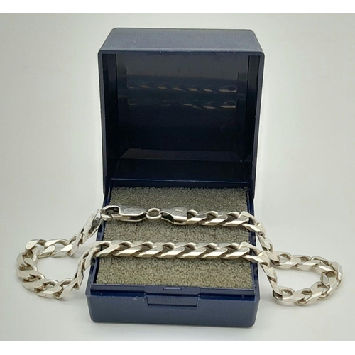 1044 - Classic SILVER CURB CHAIN BRACELET. Full UK Hallmark. 22 cm. Please see pictures.