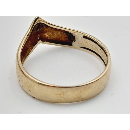 1072 - Vintage 9 carat GOLD RING  Chevron Wishbone style. Nicely decorated to top. Full UK hallmark. Comple... 