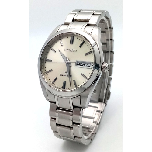 176 - A Vintage Grand Seiko Quartz Gents Watch. Stainless steel bracelet and case - 37mm. Silver tone dial... 