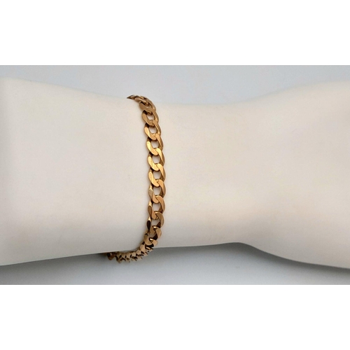 369 - A 9K yellow gold curb bracelet, 20cm length, 5mm width, 7.4g. Ref TC10