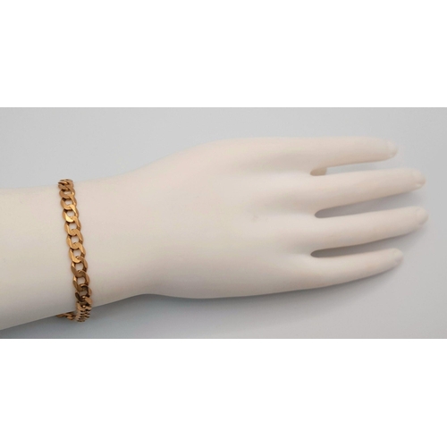 369 - A 9K yellow gold curb bracelet, 20cm length, 5mm width, 7.4g. Ref TC10