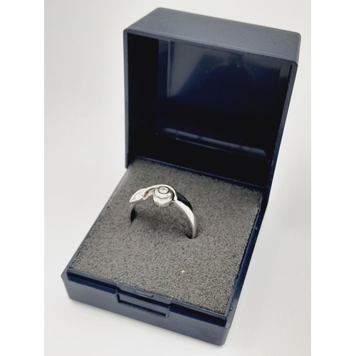 602 - A Pretty ‘One - Off’ Designer  14 carat  WHITE GOLD RING with Sparkling DIAMONDS set to top in Plant... 