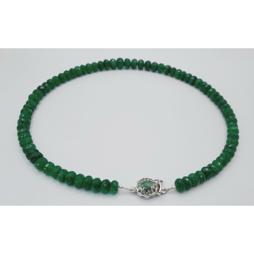 654 - A 925 silver necklace with a 308ct emerald gemstone and emerald clasp. Ref: CD - 1550.