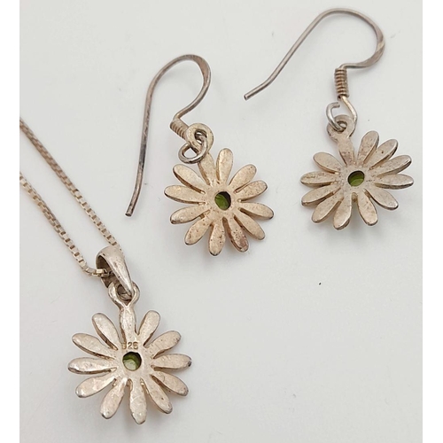 756 - Vintage SILVER and AQUA ‘DAISY’ EARRING and PENDANT SET. The DAISY PENDANT mounted on a SILVER BOX C... 