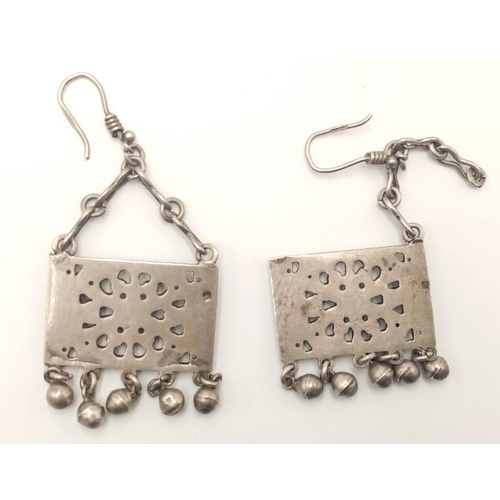 914 - A Pair of Vintage Sterling Silver Decorative Pierced and Ornate Drop Earrings. Book form with hangin... 