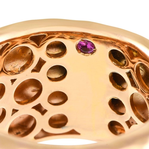 469 - A Roberto Coin 18K Rose Gold 1.0ct Diamond Ring. Hammered 18K Rose Gold setting, This piece features... 