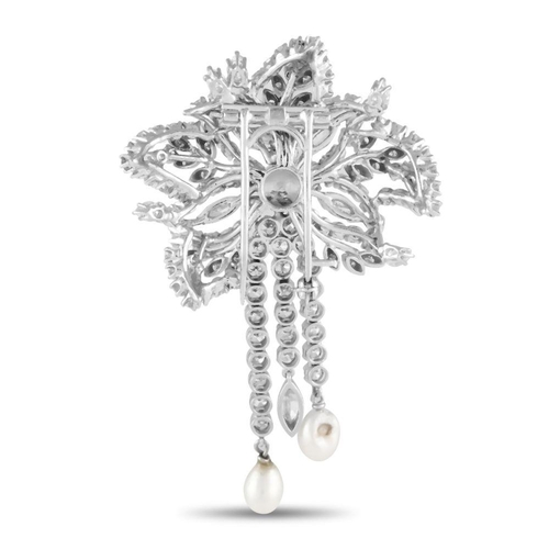 624 - An impeccably crafted Platinum 6.23ct Diamond Brooch. Diamonds with a total weight of 6.23 carats al... 