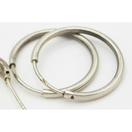 1228 - A collection of 3X pairs of 925 silver hoop earrings. Total weight 8.8G.